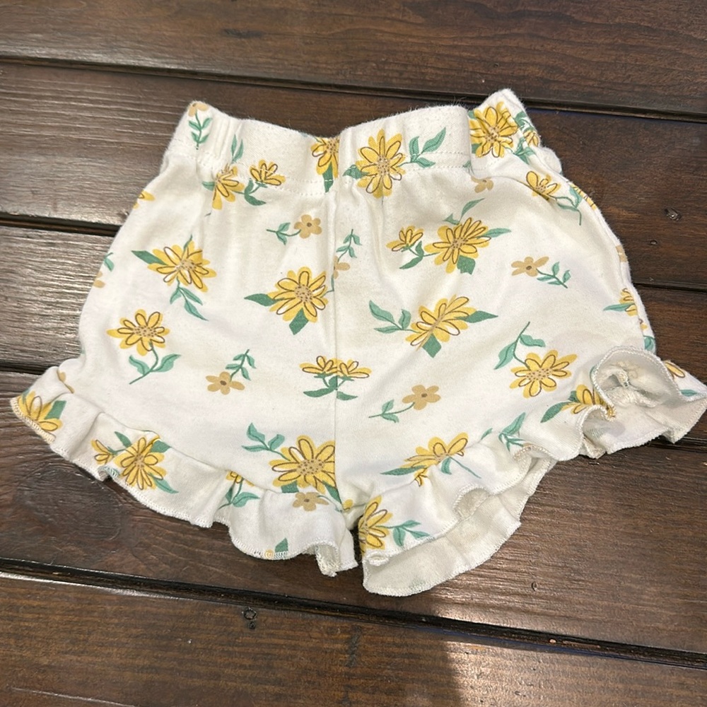 Flower shorts - 6-9M